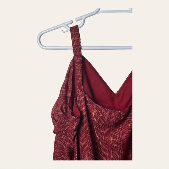 0771. LANE BRYANT ADJUSTABLE STRAP TOP SIZE 26 CHEVRON PATTERN MAROON AND‎ GOLD - Picture 9 of 10